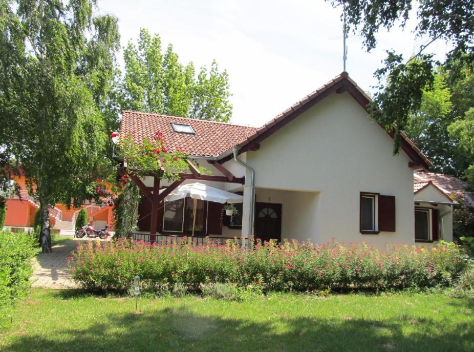 Villa Patio Exteriör bild